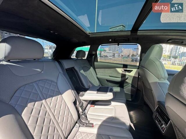 Красный Ауди SQ7, объемом двигателя 4 л и пробегом 73 тыс. км за 85000 $, фото 87 на Automoto.ua