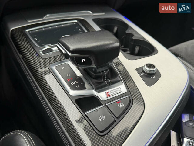Сірий Ауді SQ7, об'ємом двигуна 4 л та пробігом 148 тис. км за 46999 $, фото 88 на Automoto.ua