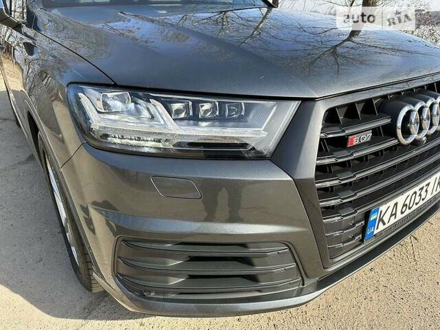 Сірий Ауді SQ7, об'ємом двигуна 4 л та пробігом 100 тис. км за 63000 $, фото 2 на Automoto.ua