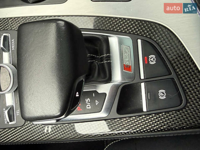 Сірий Ауді SQ7, об'ємом двигуна 4 л та пробігом 148 тис. км за 46999 $, фото 89 на Automoto.ua