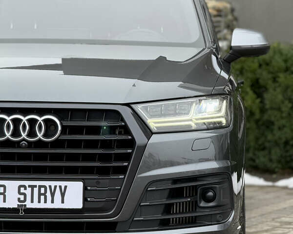Сірий Ауді SQ7, об'ємом двигуна 4 л та пробігом 148 тис. км за 46999 $, фото 17 на Automoto.ua