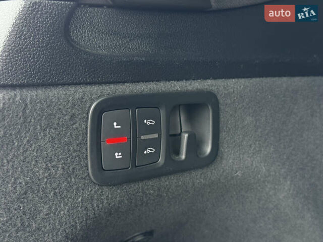 Сірий Ауді SQ7, об'ємом двигуна 4 л та пробігом 148 тис. км за 46999 $, фото 72 на Automoto.ua