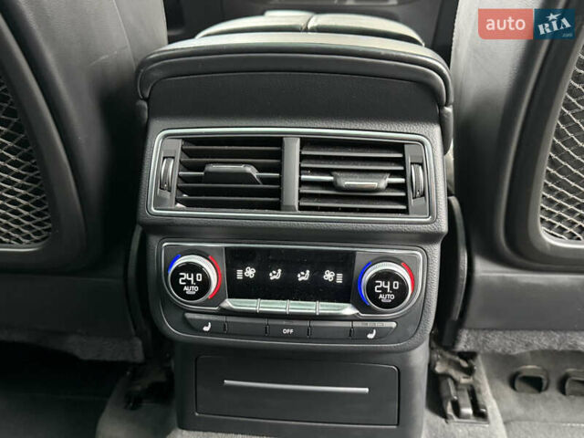 Сірий Ауді SQ7, об'ємом двигуна 4 л та пробігом 148 тис. км за 46999 $, фото 64 на Automoto.ua