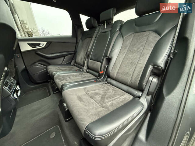 Сірий Ауді SQ7, об'ємом двигуна 4 л та пробігом 148 тис. км за 46999 $, фото 77 на Automoto.ua