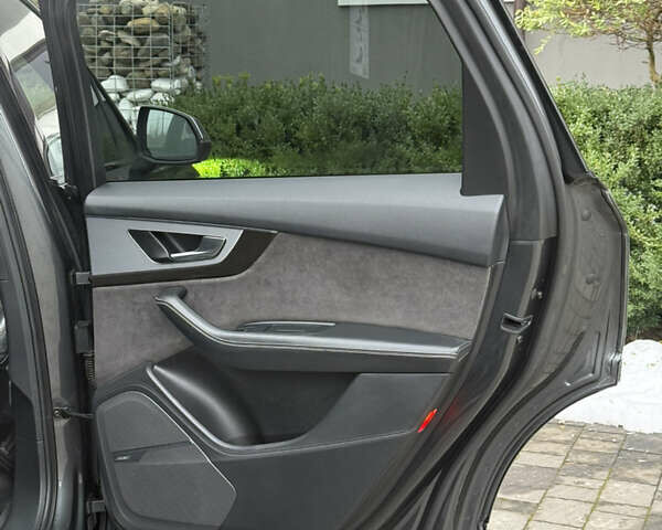 Сірий Ауді SQ7, об'ємом двигуна 4 л та пробігом 148 тис. км за 46999 $, фото 69 на Automoto.ua