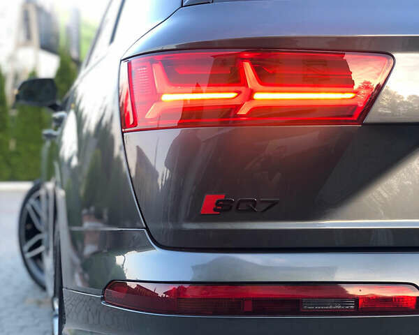 Серый Ауди SQ7, объемом двигателя 3.96 л и пробегом 103 тыс. км за 62000 $, фото 42 на Automoto.ua