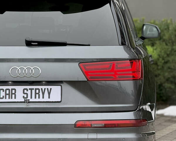 Сірий Ауді SQ7, об'ємом двигуна 4 л та пробігом 148 тис. км за 46999 $, фото 39 на Automoto.ua