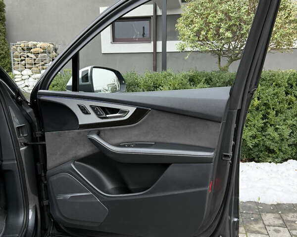 Сірий Ауді SQ7, об'ємом двигуна 4 л та пробігом 148 тис. км за 46999 $, фото 55 на Automoto.ua