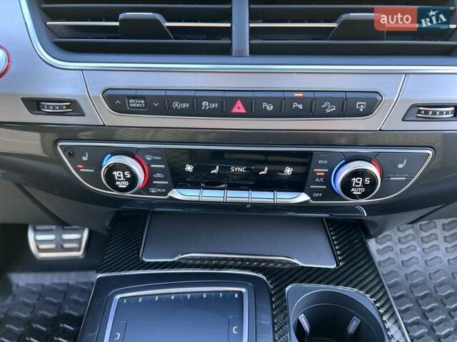 Серый Ауди SQ7, объемом двигателя 3.96 л и пробегом 96 тыс. км за 55750 $, фото 70 на Automoto.ua