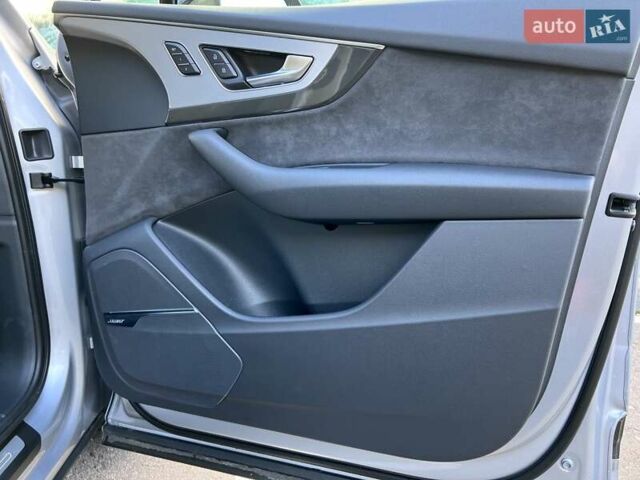 Серый Ауди SQ7, объемом двигателя 3.96 л и пробегом 96 тыс. км за 55750 $, фото 62 на Automoto.ua