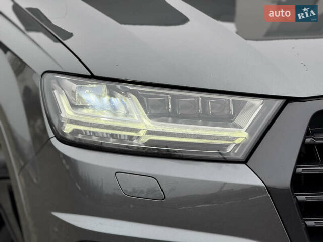 Сірий Ауді SQ7, об'ємом двигуна 4 л та пробігом 148 тис. км за 46999 $, фото 29 на Automoto.ua