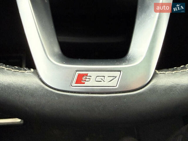 Сірий Ауді SQ7, об'ємом двигуна 4 л та пробігом 148 тис. км за 46999 $, фото 95 на Automoto.ua