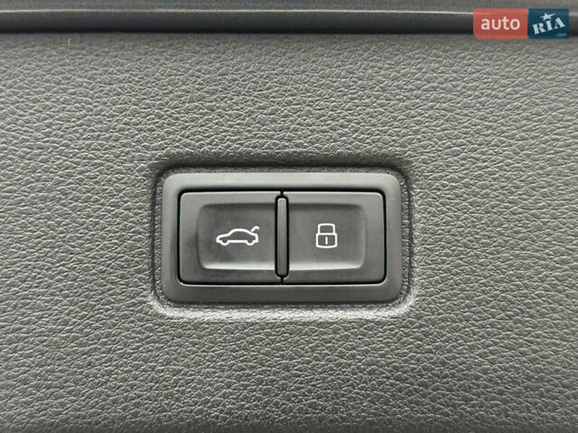 Сірий Ауді SQ7, об'ємом двигуна 4 л та пробігом 148 тис. км за 46999 $, фото 73 на Automoto.ua