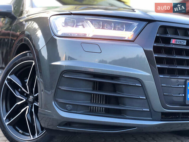 Серый Ауди SQ7, объемом двигателя 3.96 л и пробегом 103 тыс. км за 62000 $, фото 15 на Automoto.ua