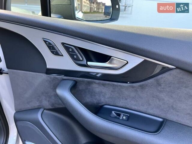 Серый Ауди SQ7, объемом двигателя 3.96 л и пробегом 96 тыс. км за 55750 $, фото 63 на Automoto.ua