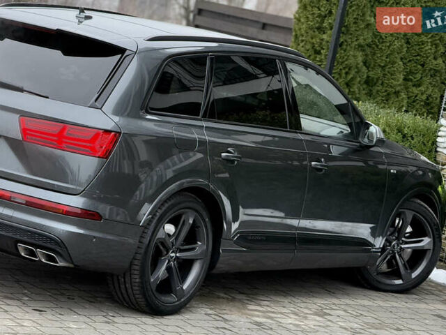 Сірий Ауді SQ7, об'ємом двигуна 4 л та пробігом 148 тис. км за 46999 $, фото 35 на Automoto.ua