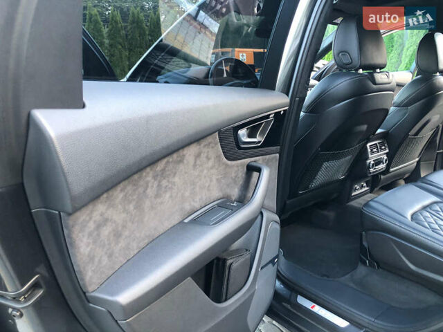 Серый Ауди SQ7, объемом двигателя 3.96 л и пробегом 103 тыс. км за 62000 $, фото 95 на Automoto.ua