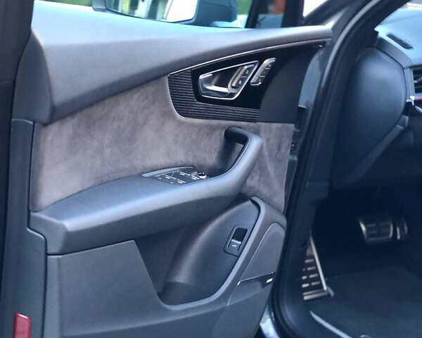 Серый Ауди SQ7, объемом двигателя 3.96 л и пробегом 103 тыс. км за 62000 $, фото 80 на Automoto.ua