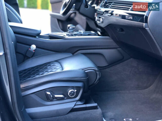 Серый Ауди SQ7, объемом двигателя 3.96 л и пробегом 103 тыс. км за 62000 $, фото 89 на Automoto.ua