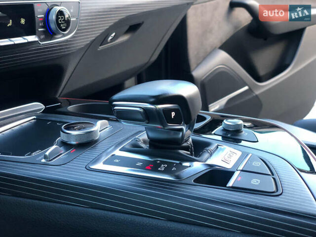 Серый Ауди SQ7, объемом двигателя 3.96 л и пробегом 103 тыс. км за 62000 $, фото 79 на Automoto.ua