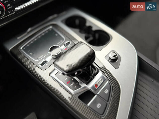 Сірий Ауді SQ7, об'ємом двигуна 4 л та пробігом 170 тис. км за 44900 $, фото 17 на Automoto.ua