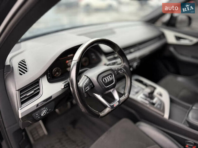 Сірий Ауді SQ7, об'ємом двигуна 4 л та пробігом 170 тис. км за 44900 $, фото 9 на Automoto.ua