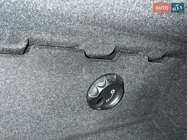 Серый Ауди SQ7, объемом двигателя 3.96 л и пробегом 96 тыс. км за 55750 $, фото 103 на Automoto.ua