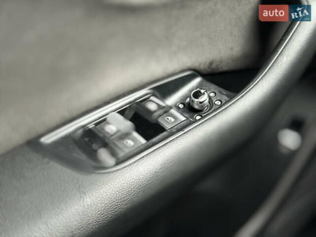 Сірий Ауді SQ7, об'ємом двигуна 4 л та пробігом 170 тис. км за 44900 $, фото 23 на Automoto.ua