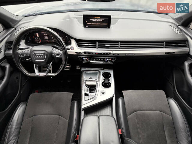 Сірий Ауді SQ7, об'ємом двигуна 4 л та пробігом 170 тис. км за 44900 $, фото 24 на Automoto.ua