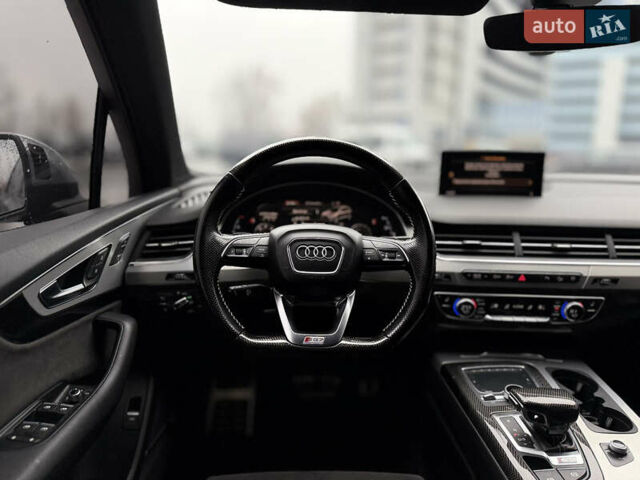 Сірий Ауді SQ7, об'ємом двигуна 4 л та пробігом 170 тис. км за 44900 $, фото 13 на Automoto.ua