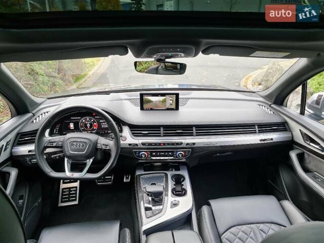 Серый Ауди SQ7, объемом двигателя 4 л и пробегом 162 тыс. км за 60000 $, фото 1 на Automoto.ua
