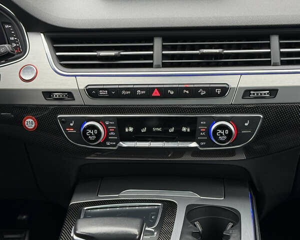 Сірий Ауді SQ7, об'ємом двигуна 4 л та пробігом 148 тис. км за 46999 $, фото 68 на Automoto.ua