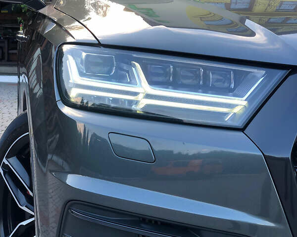 Серый Ауди SQ7, объемом двигателя 3.96 л и пробегом 103 тыс. км за 62000 $, фото 16 на Automoto.ua