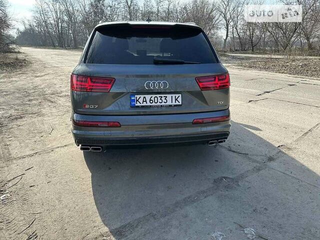 Сірий Ауді SQ7, об'ємом двигуна 4 л та пробігом 100 тис. км за 63000 $, фото 9 на Automoto.ua