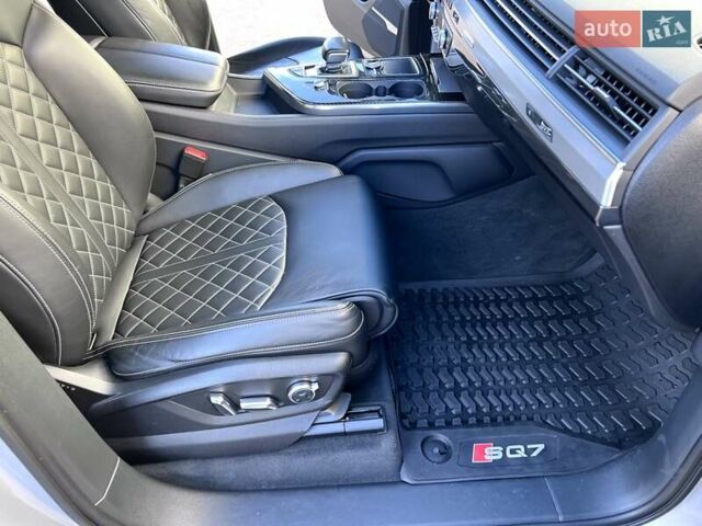 Серый Ауди SQ7, объемом двигателя 3.96 л и пробегом 96 тыс. км за 55750 $, фото 64 на Automoto.ua