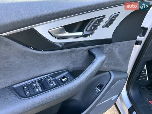 Серый Ауди SQ7, объемом двигателя 3.96 л и пробегом 96 тыс. км за 55750 $, фото 45 на Automoto.ua