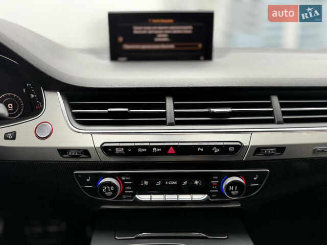 Сірий Ауді SQ7, об'ємом двигуна 4 л та пробігом 170 тис. км за 44900 $, фото 19 на Automoto.ua