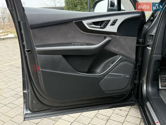 Сірий Ауді SQ7, об'ємом двигуна 4 л та пробігом 148 тис. км за 46999 $, фото 78 на Automoto.ua