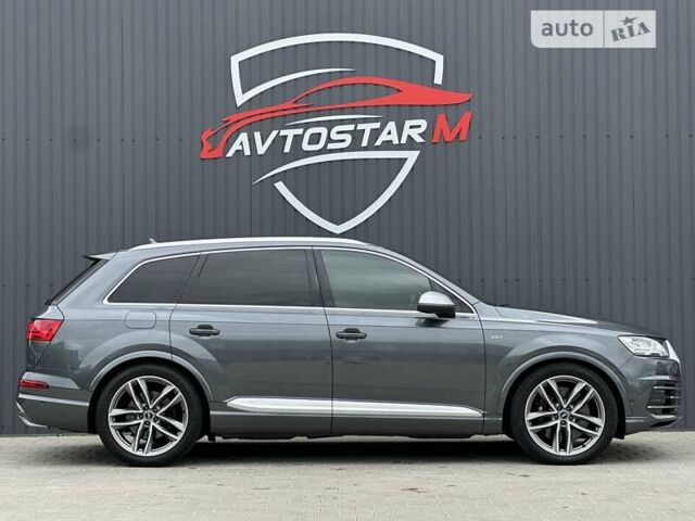 Серый Ауди SQ7, объемом двигателя 4 л и пробегом 153 тыс. км за 49900 $, фото 2 на Automoto.ua