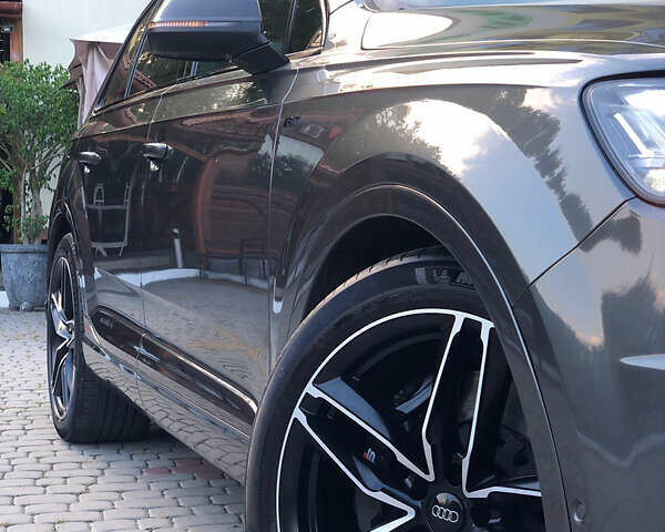 Серый Ауди SQ7, объемом двигателя 3.96 л и пробегом 103 тыс. км за 62000 $, фото 6 на Automoto.ua