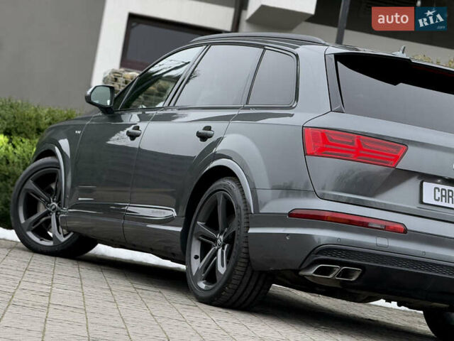 Сірий Ауді SQ7, об'ємом двигуна 4 л та пробігом 148 тис. км за 46999 $, фото 45 на Automoto.ua