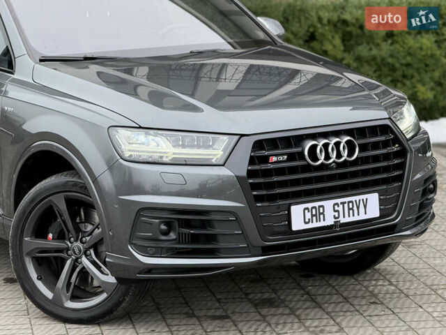 Сірий Ауді SQ7, об'ємом двигуна 4 л та пробігом 148 тис. км за 46999 $, фото 26 на Automoto.ua