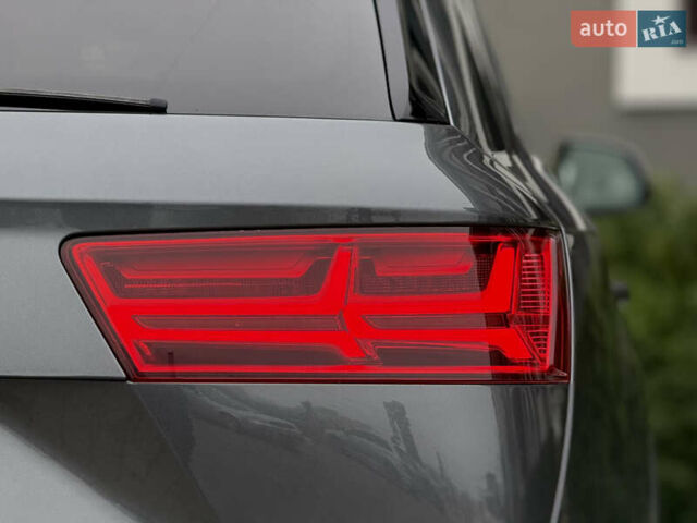 Сірий Ауді SQ7, об'ємом двигуна 4 л та пробігом 148 тис. км за 46999 $, фото 37 на Automoto.ua