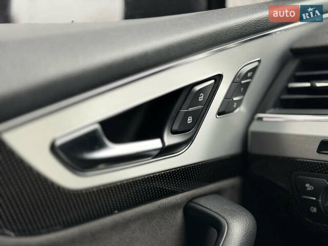 Сірий Ауді SQ7, об'ємом двигуна 4 л та пробігом 170 тис. км за 44900 $, фото 22 на Automoto.ua