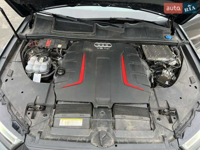 Серый Ауди SQ7, объемом двигателя 3.96 л и пробегом 232 тыс. км за 46000 $, фото 39 на Automoto.ua