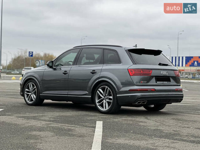Серый Ауди SQ7, объемом двигателя 3.96 л и пробегом 232 тыс. км за 46000 $, фото 2 на Automoto.ua