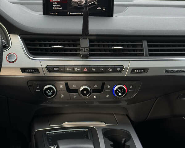 Сірий Ауді SQ7, об'ємом двигуна 3.96 л та пробігом 174 тис. км за 55800 $, фото 20 на Automoto.ua
