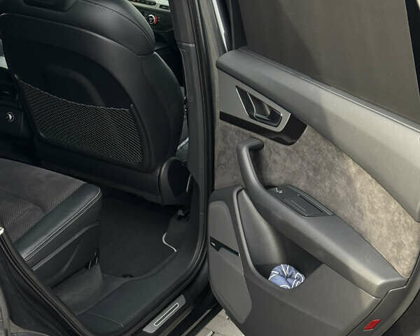 Сірий Ауді SQ7, об'ємом двигуна 3.96 л та пробігом 174 тис. км за 55800 $, фото 24 на Automoto.ua