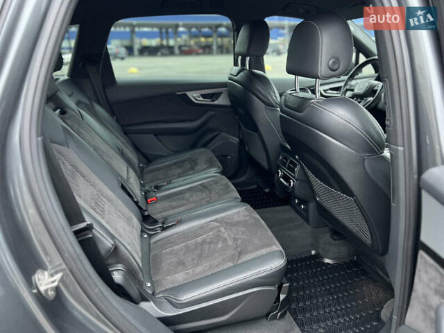 Серый Ауди SQ7, объемом двигателя 3.96 л и пробегом 232 тыс. км за 46000 $, фото 26 на Automoto.ua