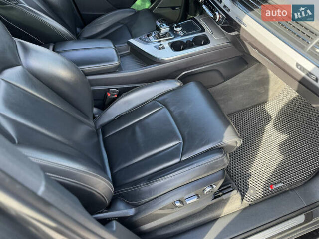 Серый Ауди SQ7, объемом двигателя 3.96 л и пробегом 174 тыс. км за 57500 $, фото 26 на Automoto.ua